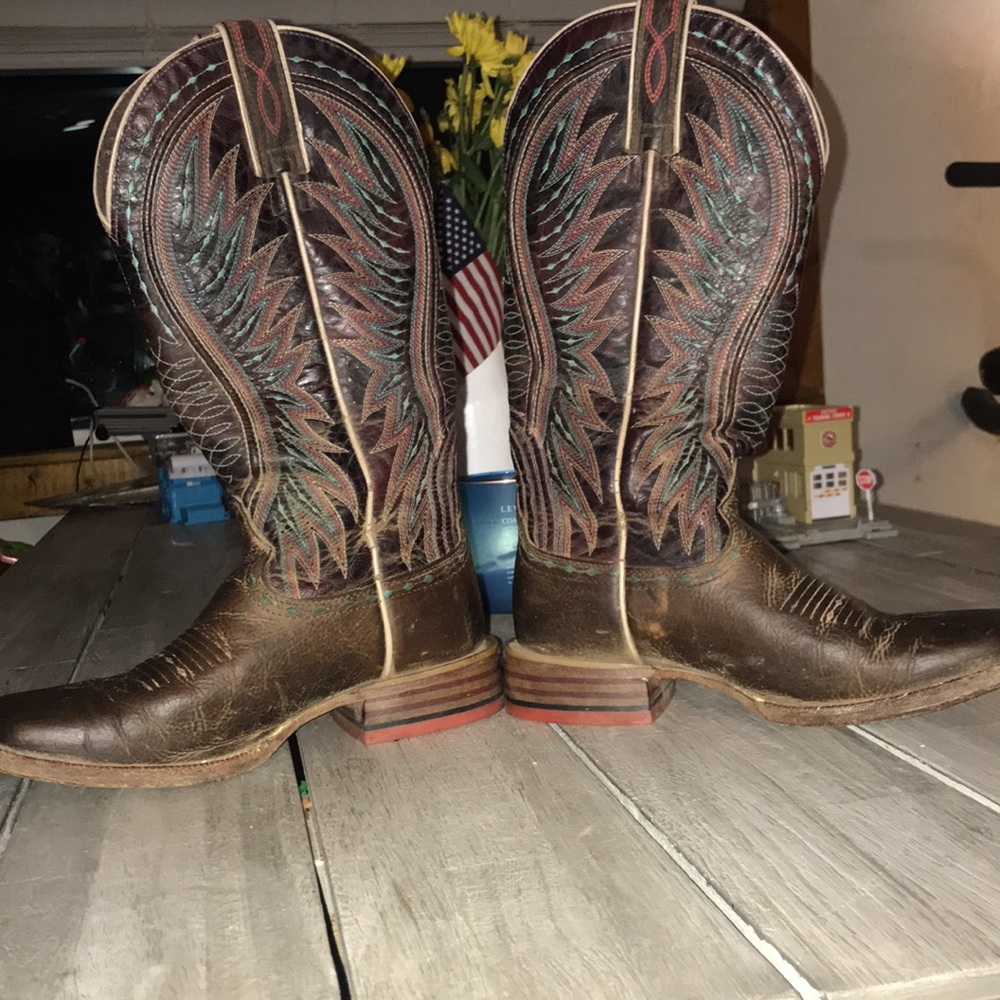 Ariat square toe boot 7.5B